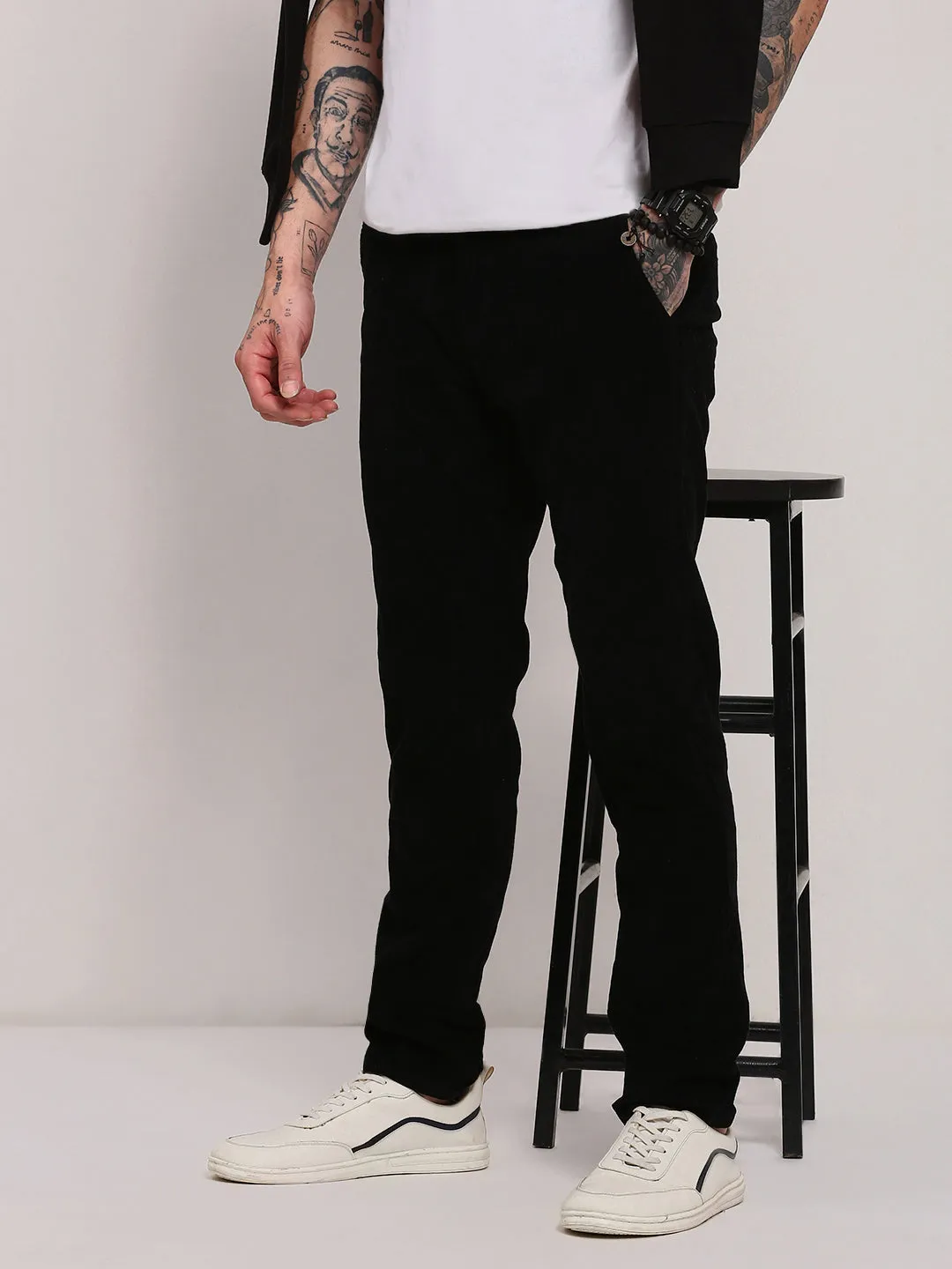 Perfectly Relaxed Non Restrictive Cut Men's Black Solid Slim Fit Low-Rise Cotton Trousers