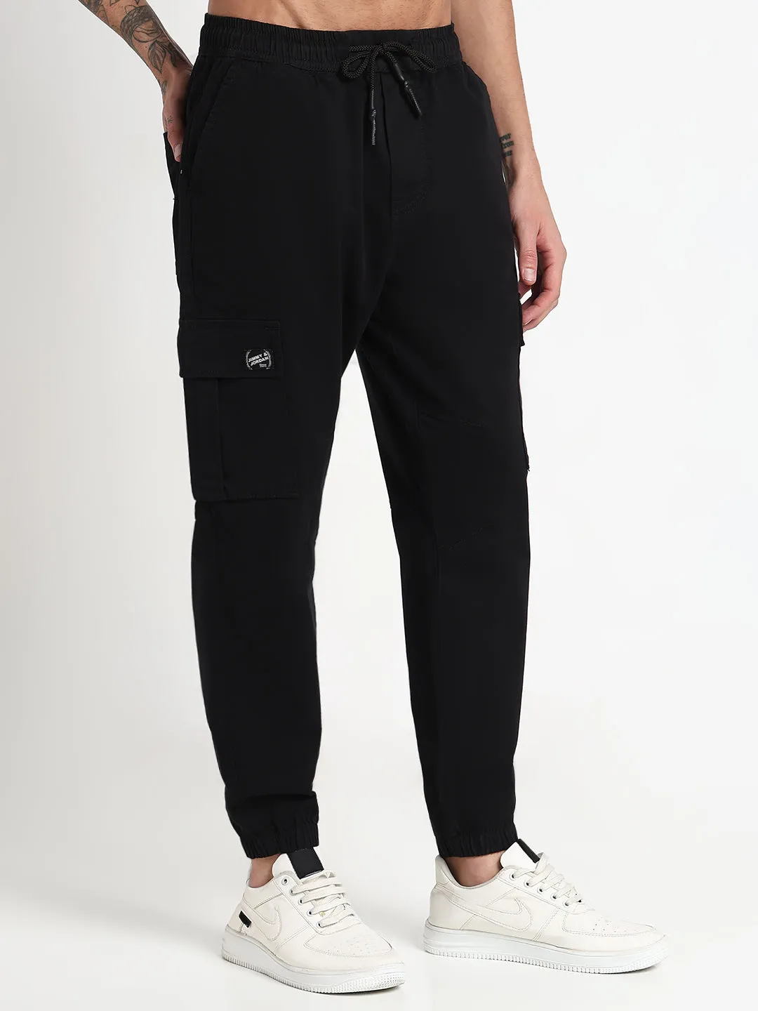 Men's Black Solid Cargo Joggers Friction Resistant Fabric ErgonomicStitching