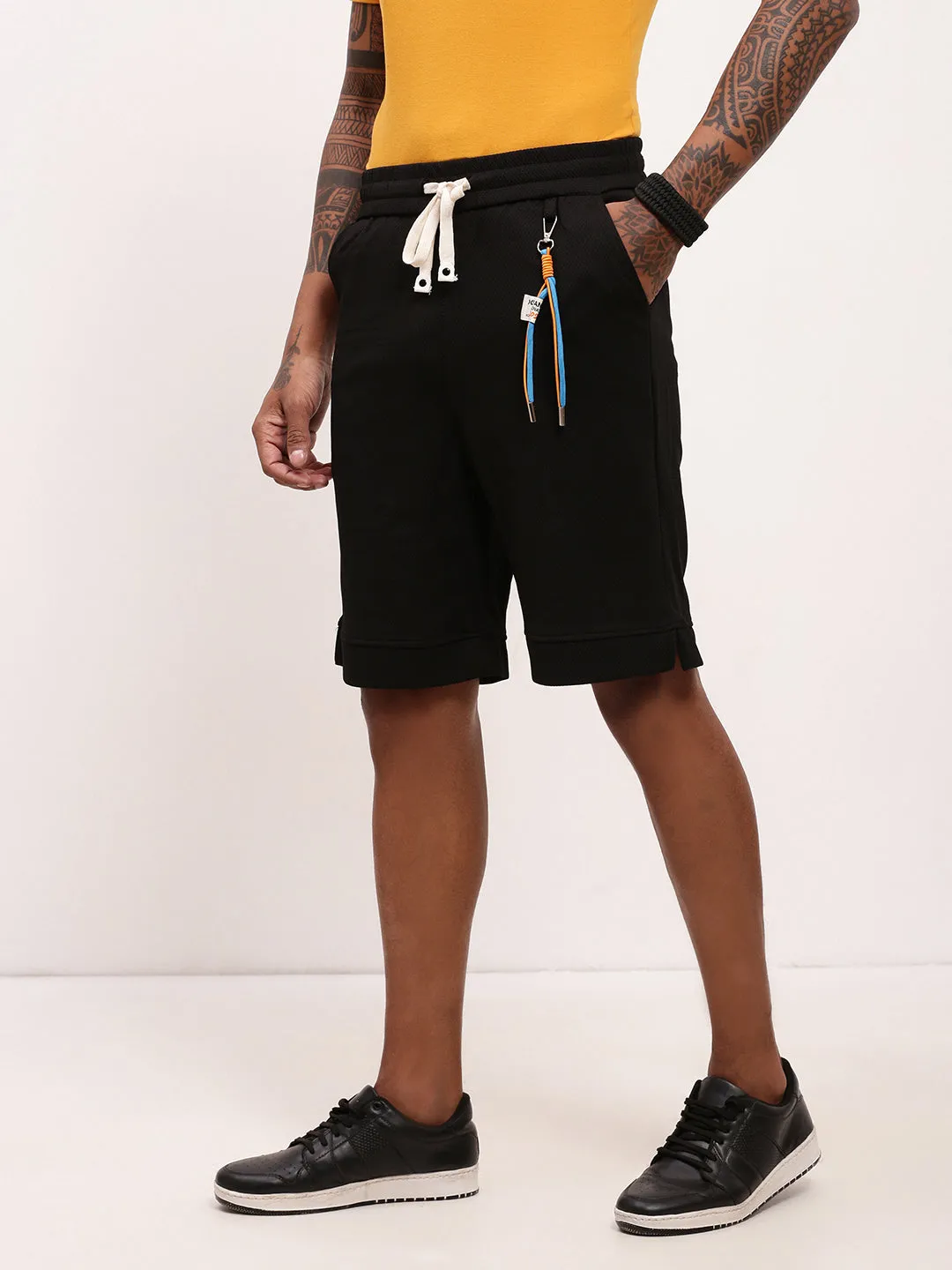 Exclusive Design Secure Pocket Zippers Men's Black Solid Mid-Rise Shorts