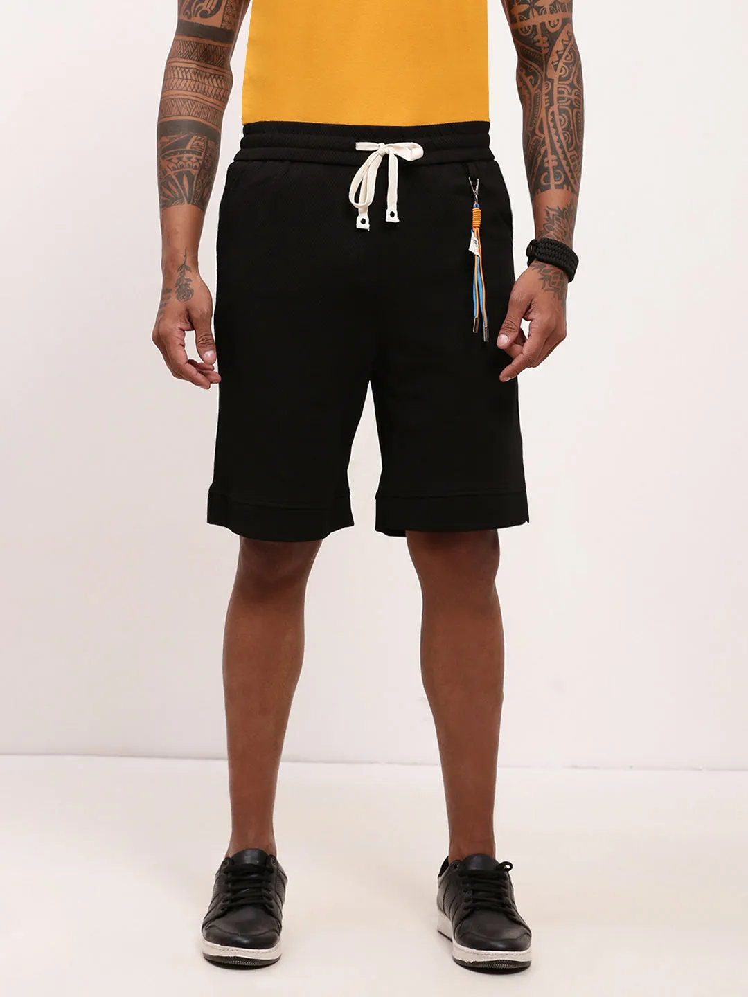 Men's Black Solid Mid-Rise Shorts Anti Pilling Technology