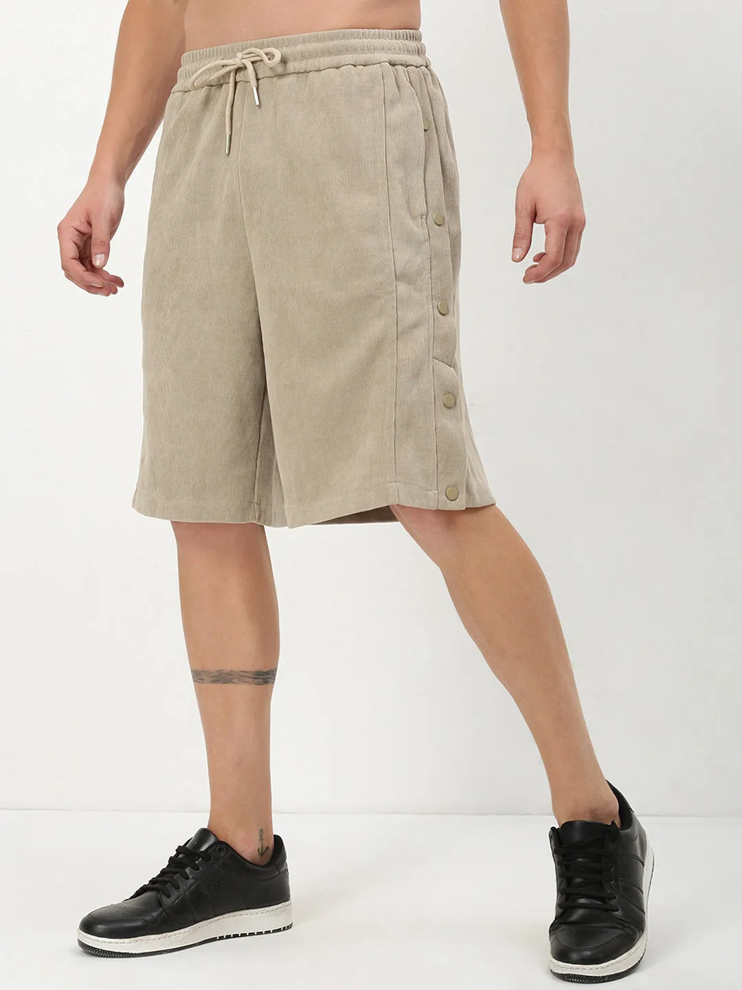 Slim Waist Wrinkle Resistant Finish Men's Beige Solid Shorts