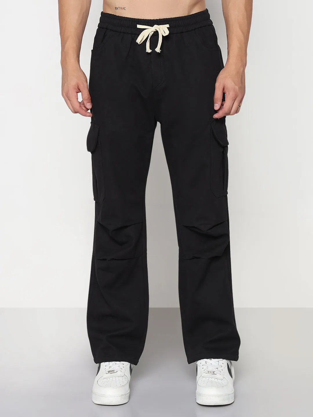 Men's Black Relaxed Fit Cargos Sleek Comfort