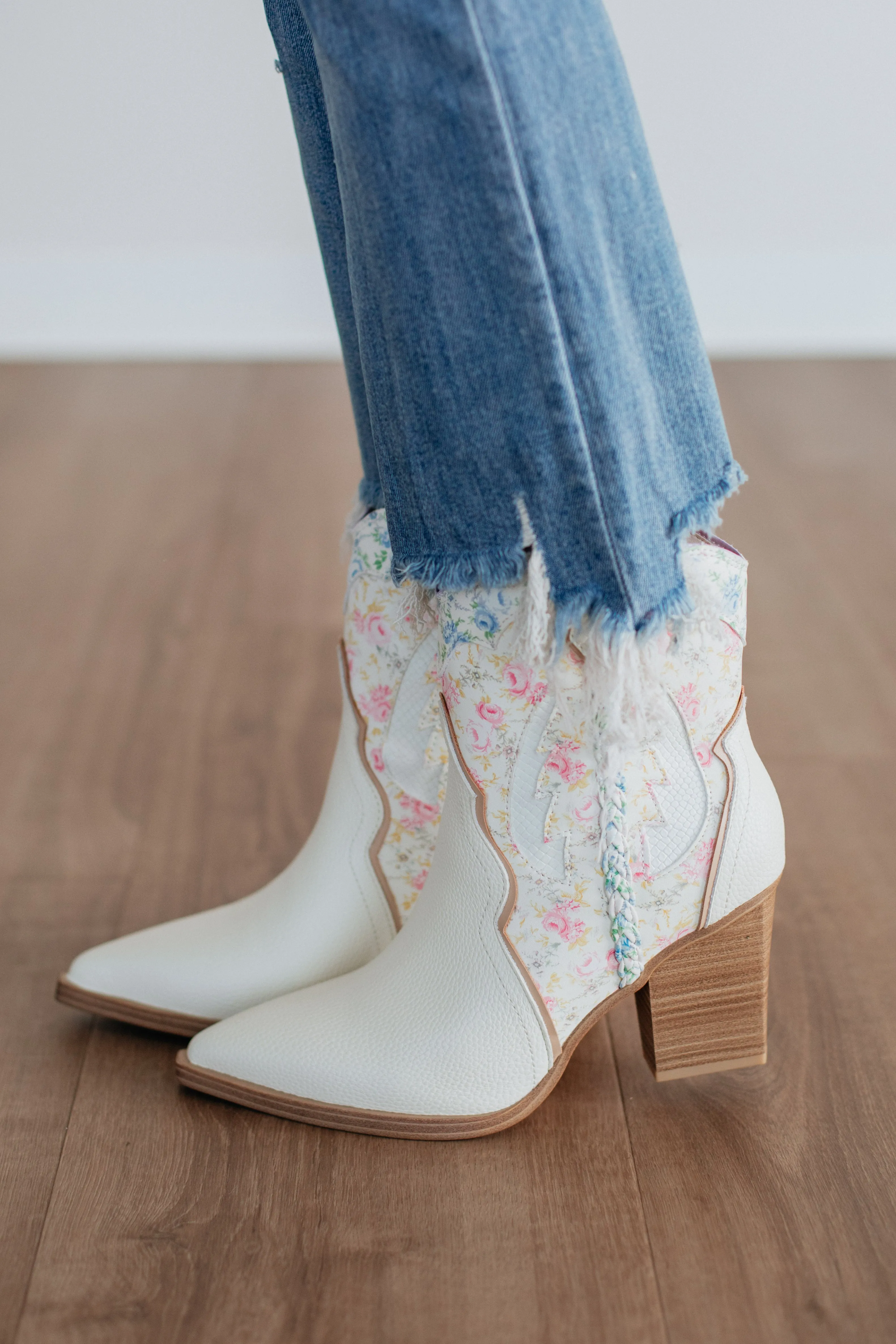 Breathable Road Trip Lightweight Form Casual Wear Cowgirl Cutie Boots