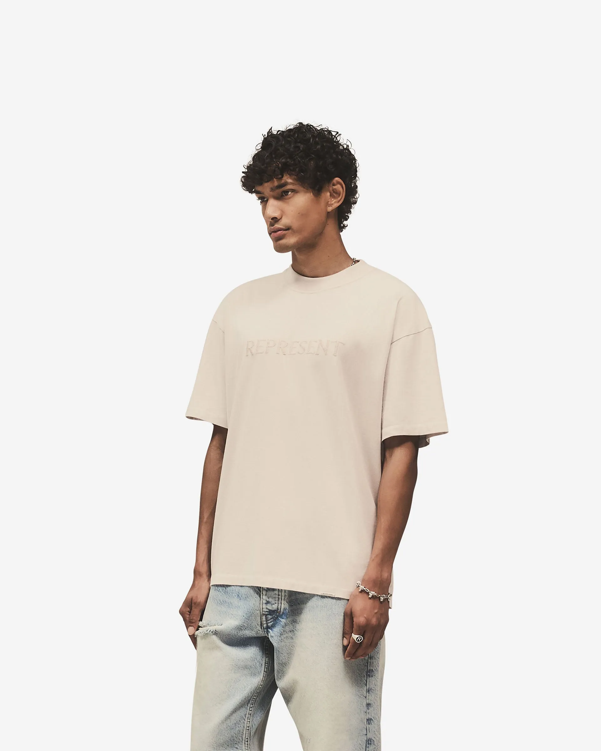 Light Casual Embroidered Serif Logo T-Shirt - Concrete