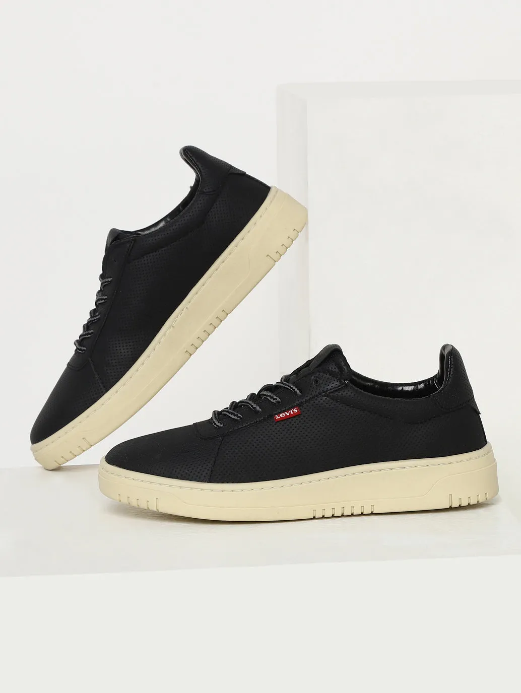 Versatile Everyday Wear Anti Fatigue Technology Men's Wanderer Black Casual Shoes