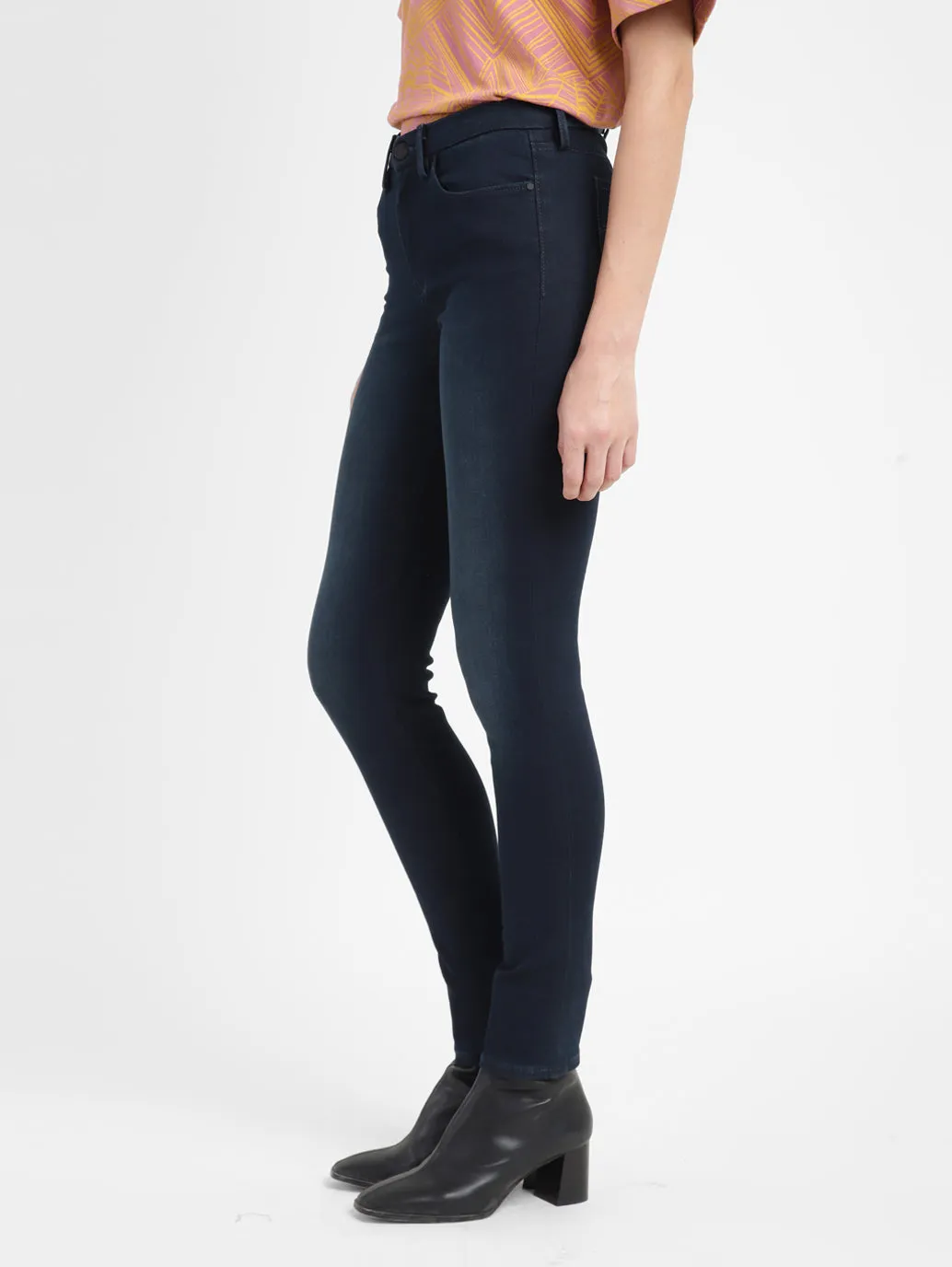 Women's 711 Blue Skinny Fit Mid Rise Jeans Sustainable Dye Methods