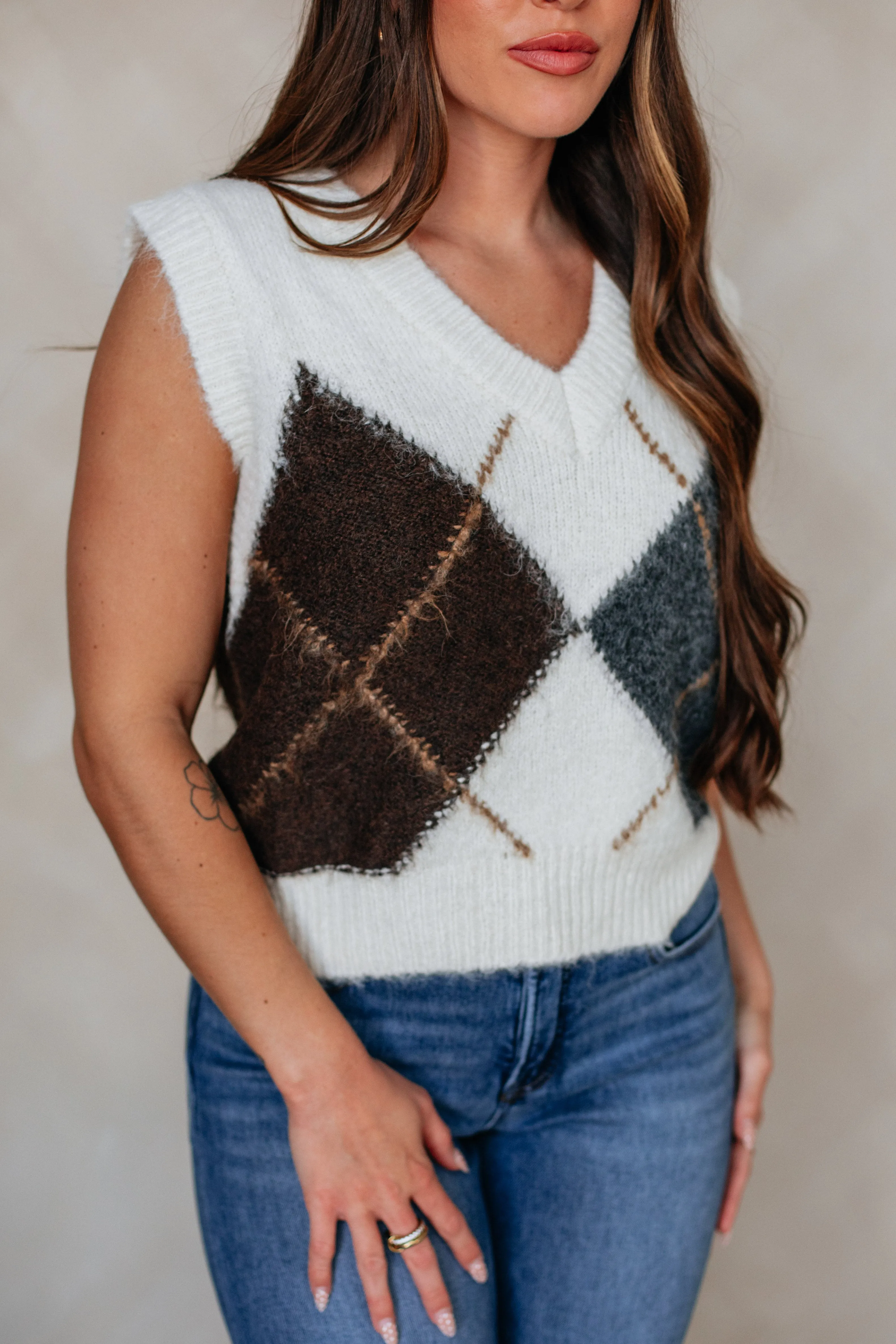 Simple Outfit Kaelan Sweater Vest