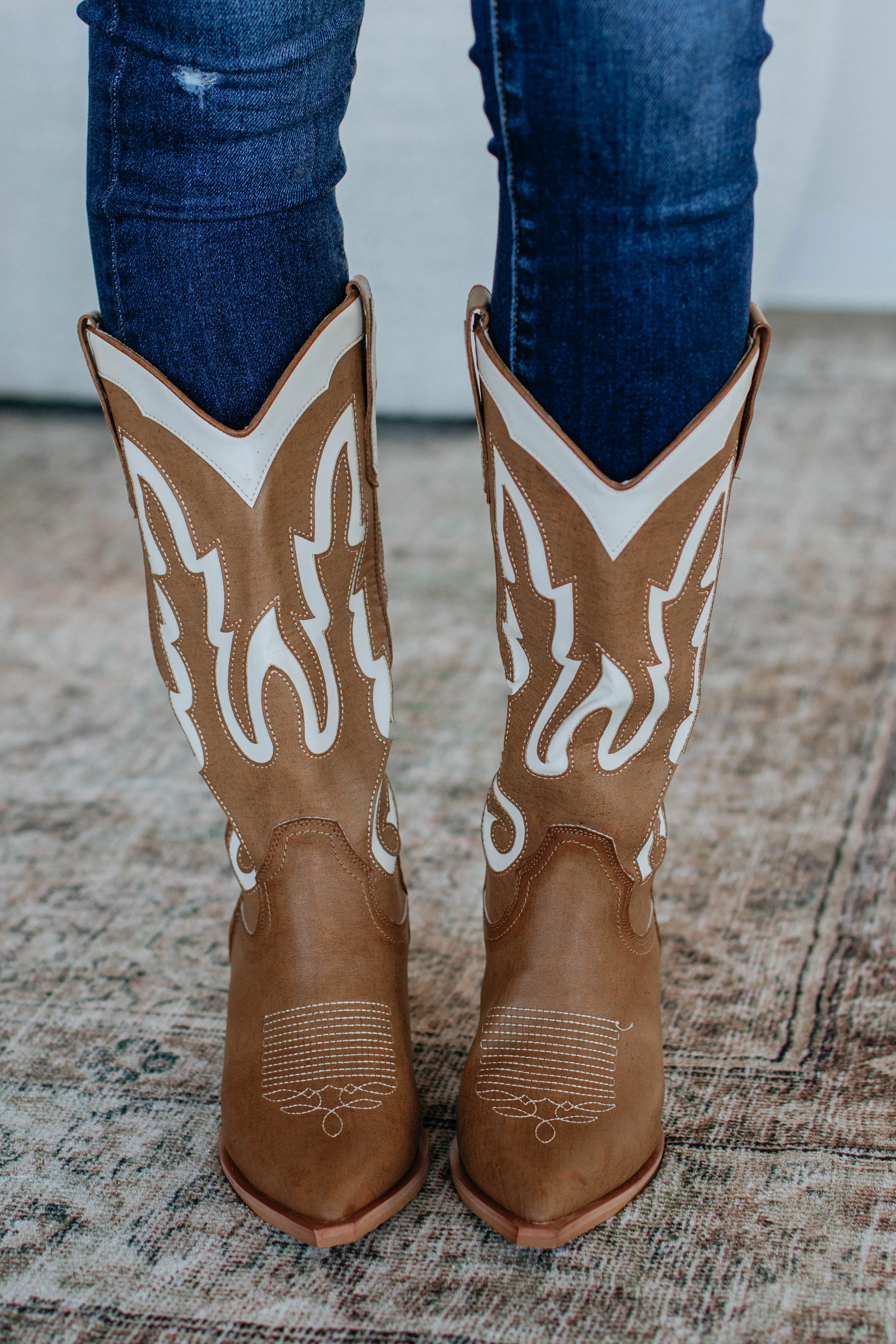 Feeling Free Cowgirl Boots Short Trip