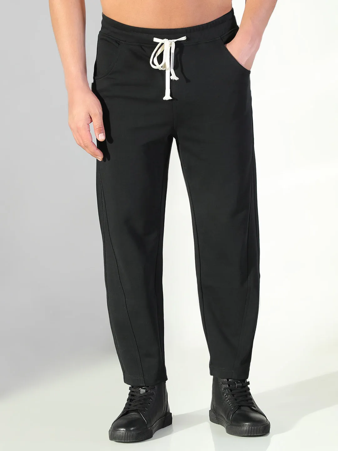 Roomy Shape Men's Black Solid Trousers