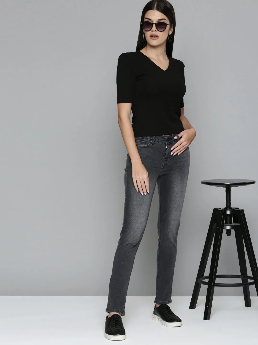 Universal Fit Design Women's 711 Black Skinny Fit Mid Rise Jeans