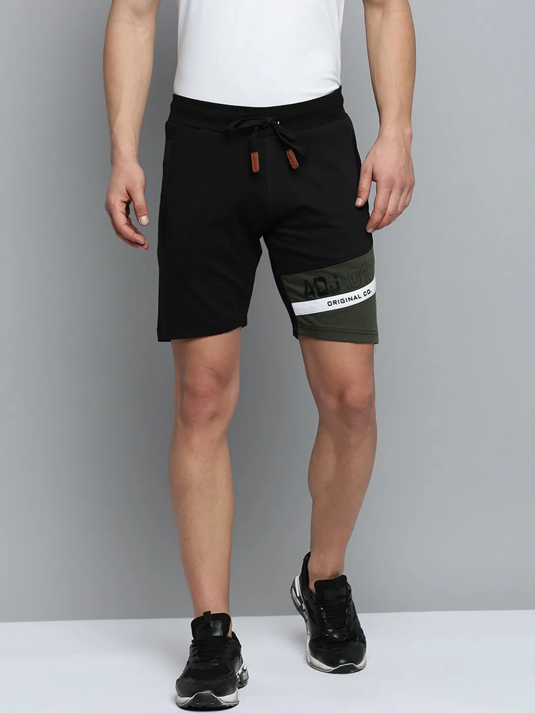 Urban Style Eco Friendly Dye Men's Black Regular Fit Sports Shorts