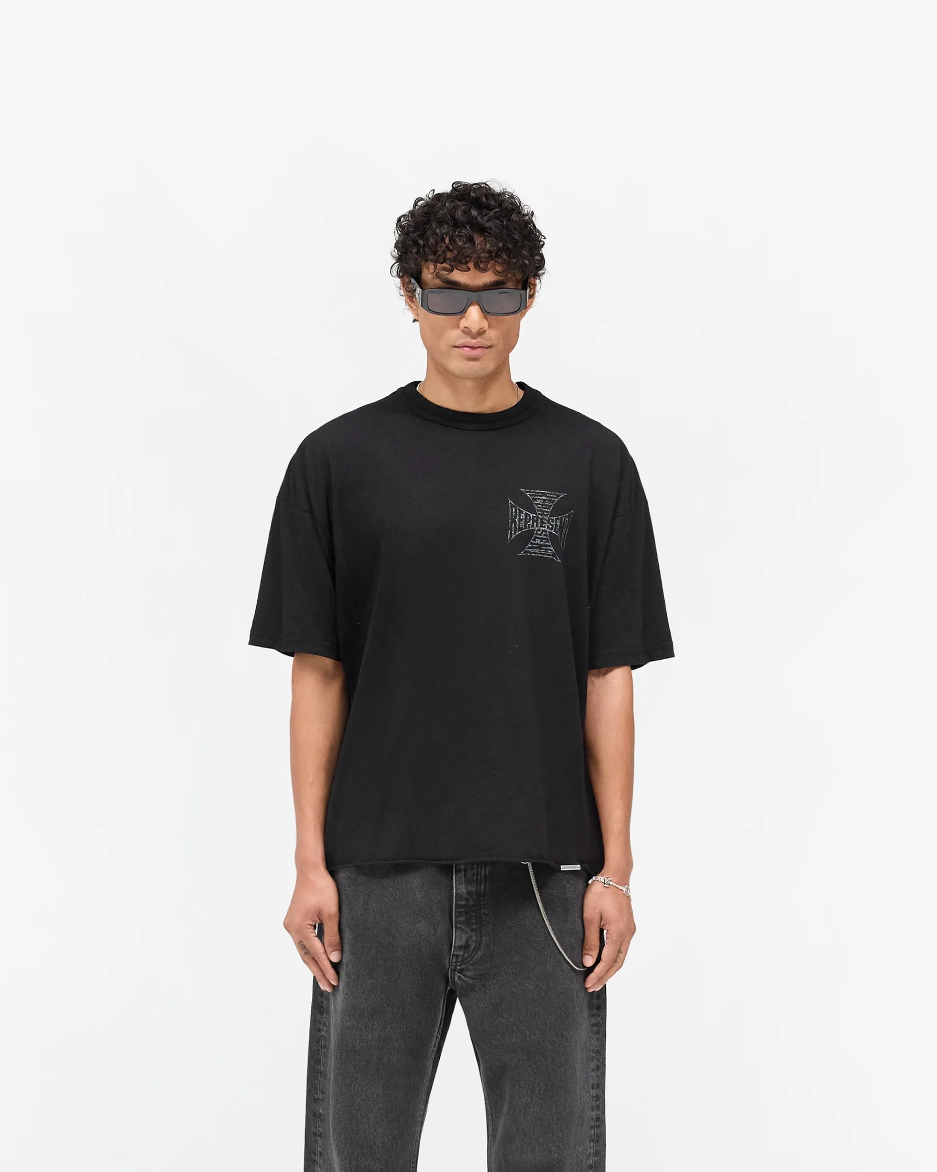 MH T-Shirt - Jet Black Elegant and Relaxed Chic Look