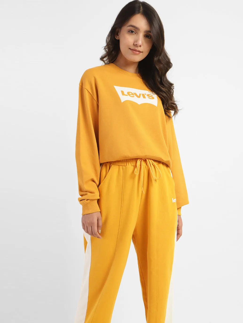 product label information Women's Brand Logo Round Neck Sweatshirt