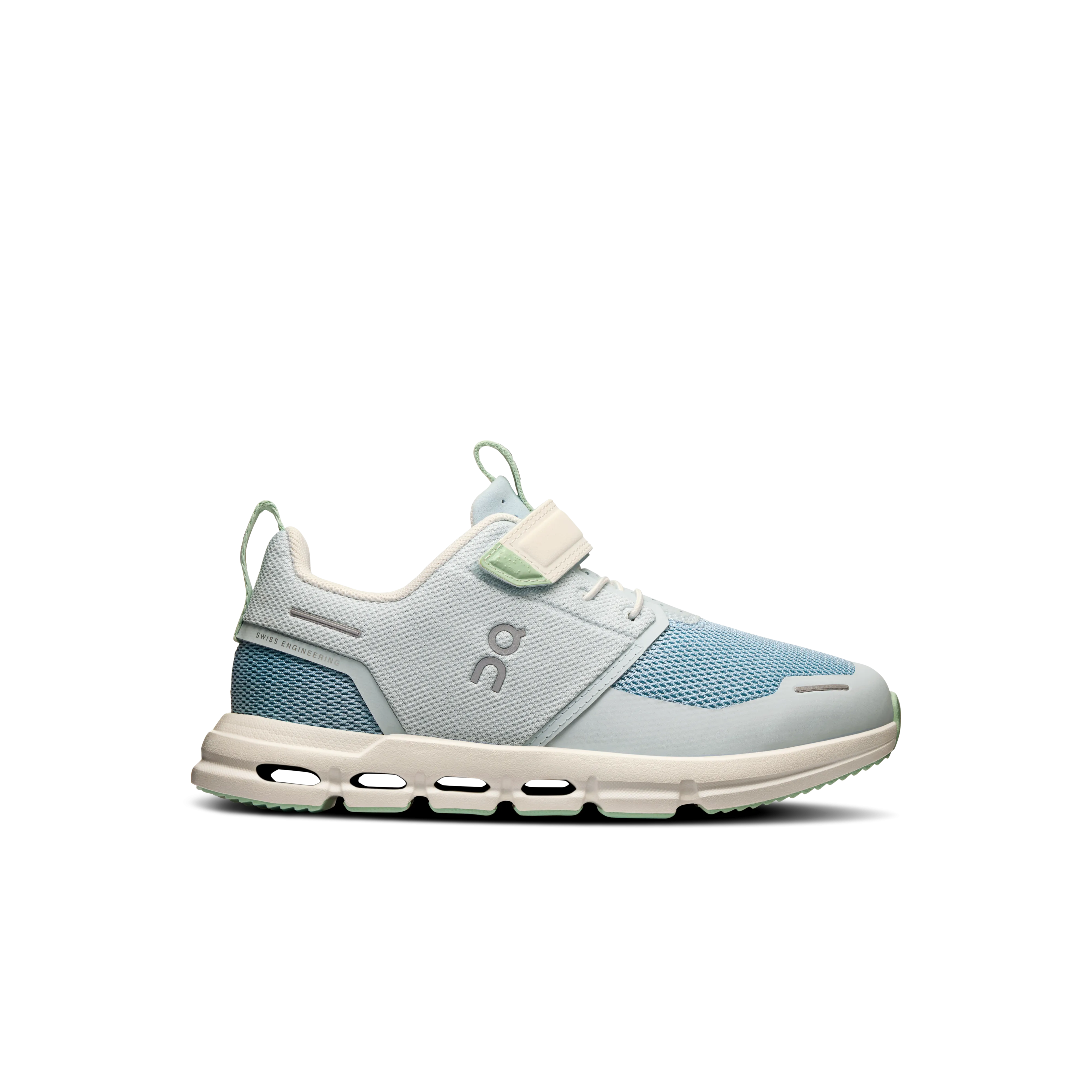 Comfortable Heel Cup On Running Cloud Play Arctic Ivory