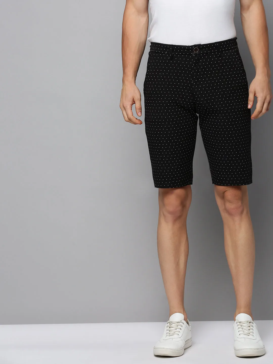 Men's Black Geometric Printed Cotton Mid-Rise Shorts Casual Ease