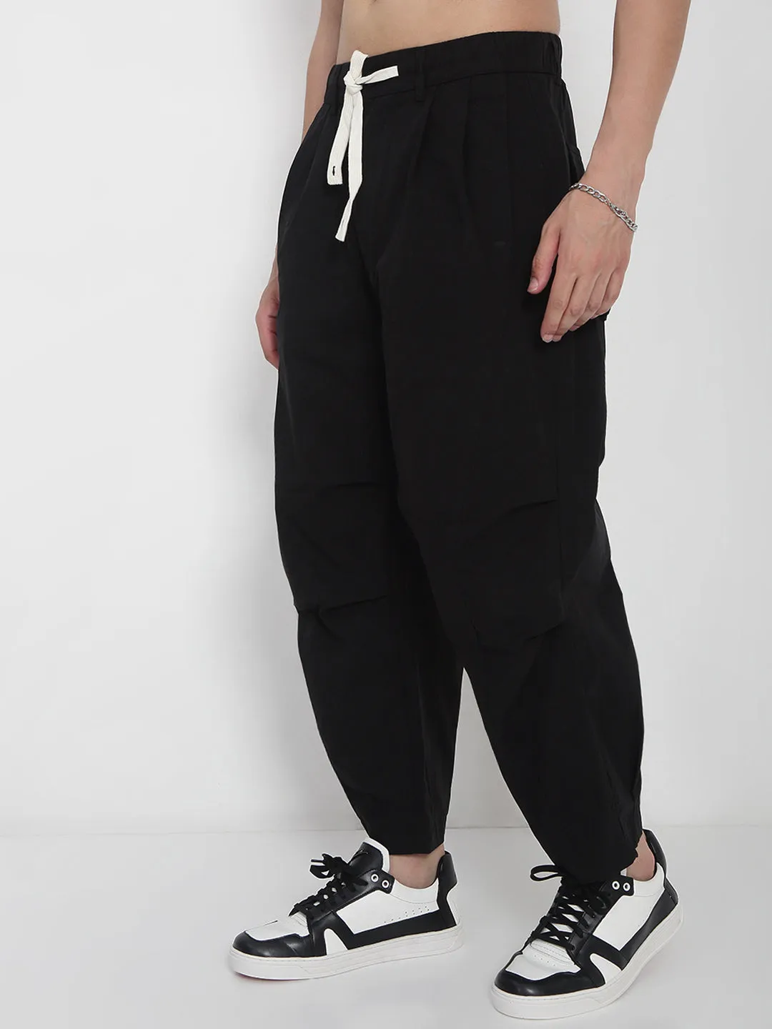 Sleek Fit Men's Black Relaxed Fit Korean Trousers