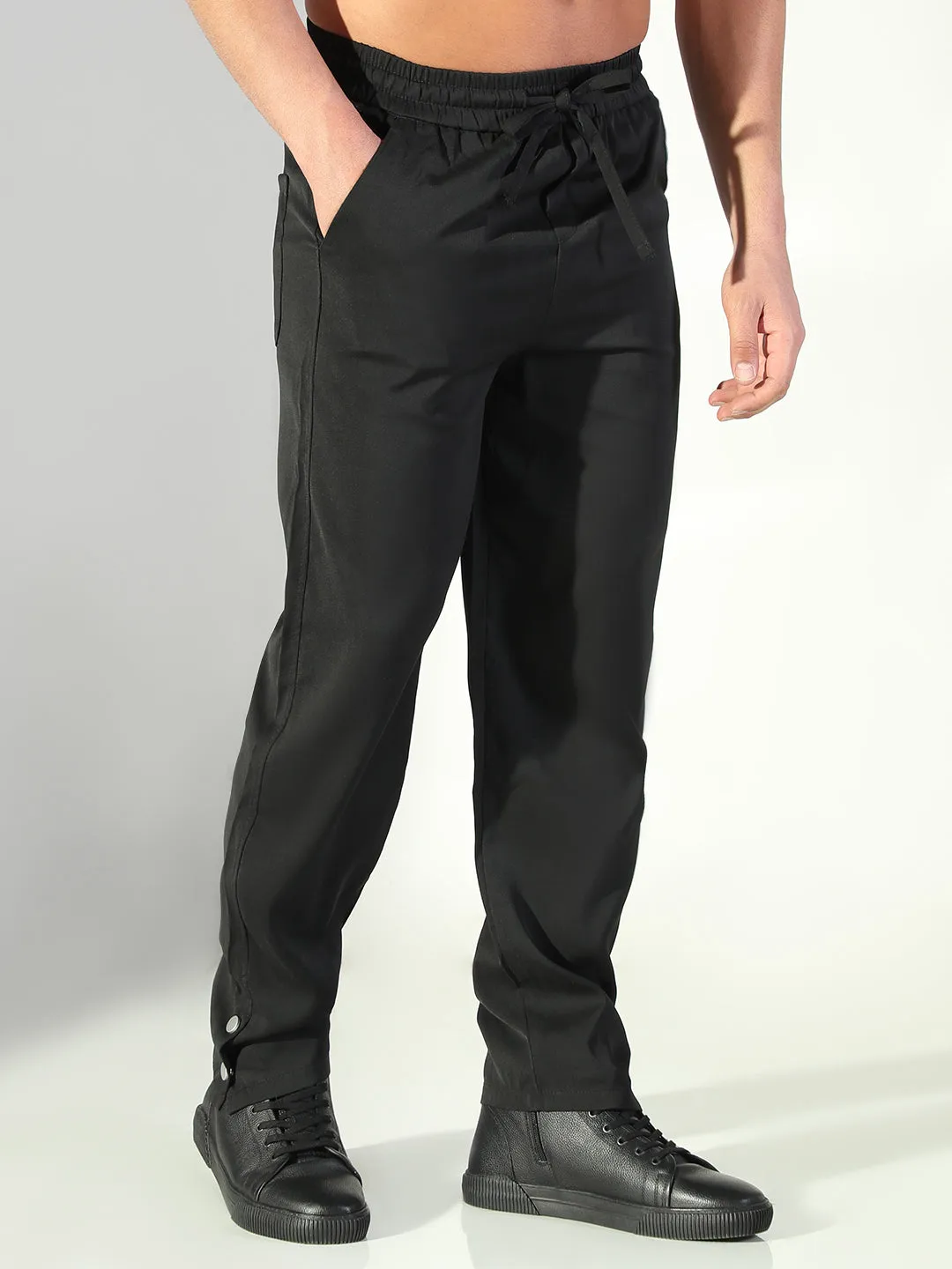 Men's Black Solid Tapered Fit Trousers Perfectly Fit No Ride Fit