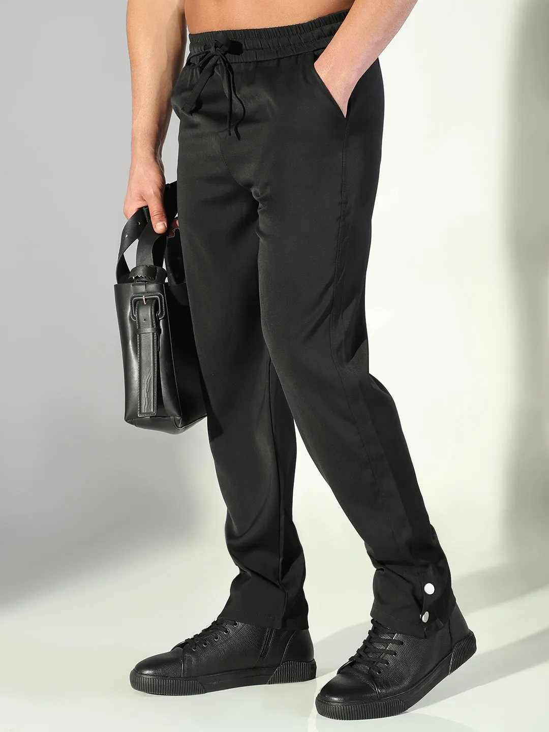 Men's Black Solid Tapered Fit Trousers Flexible Gusset