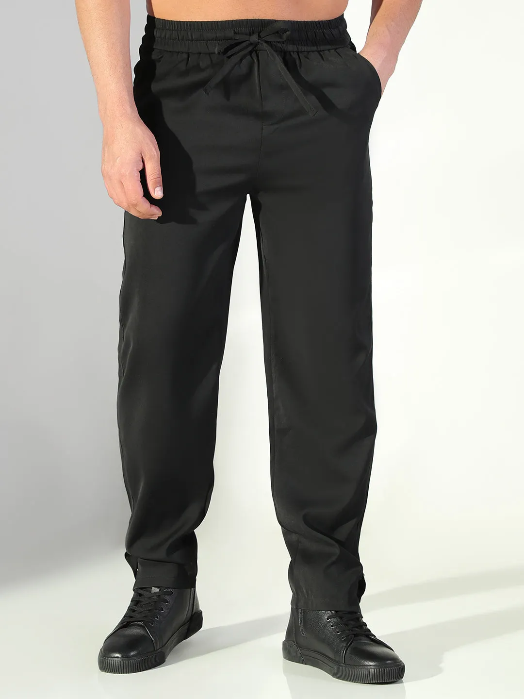 ReinforcedHemline No Ride Fit Men's Black Solid Tapered Fit Trousers