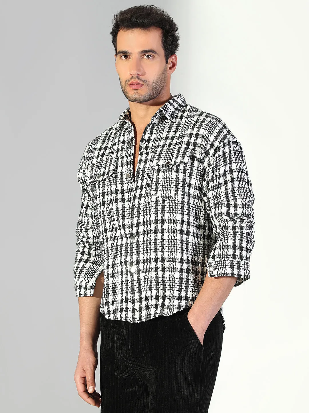 AntiStaticFinish Soft and breathable Men's Checked Black Shacket with Pockets