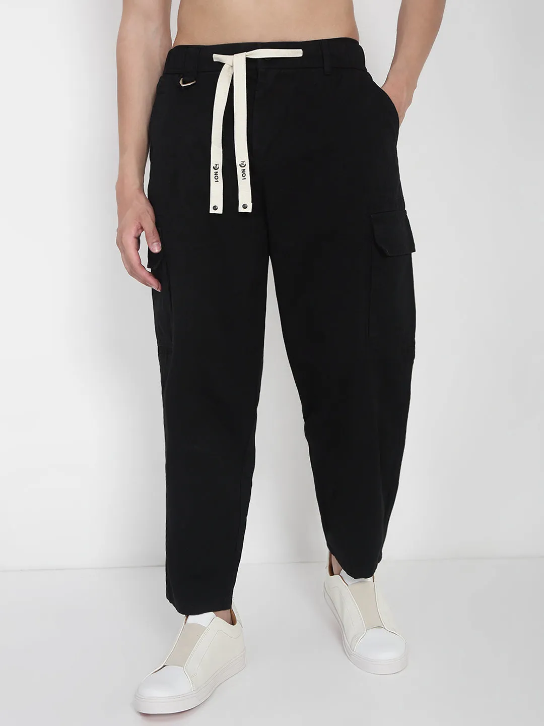 Men's Cotton Black Cargo Trousers Light Coverage