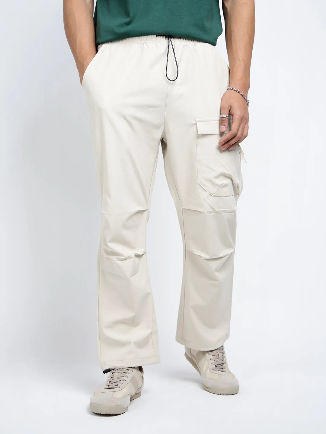 Fashion Forward Men's Cream Relaxed Fit Cargo Trousers