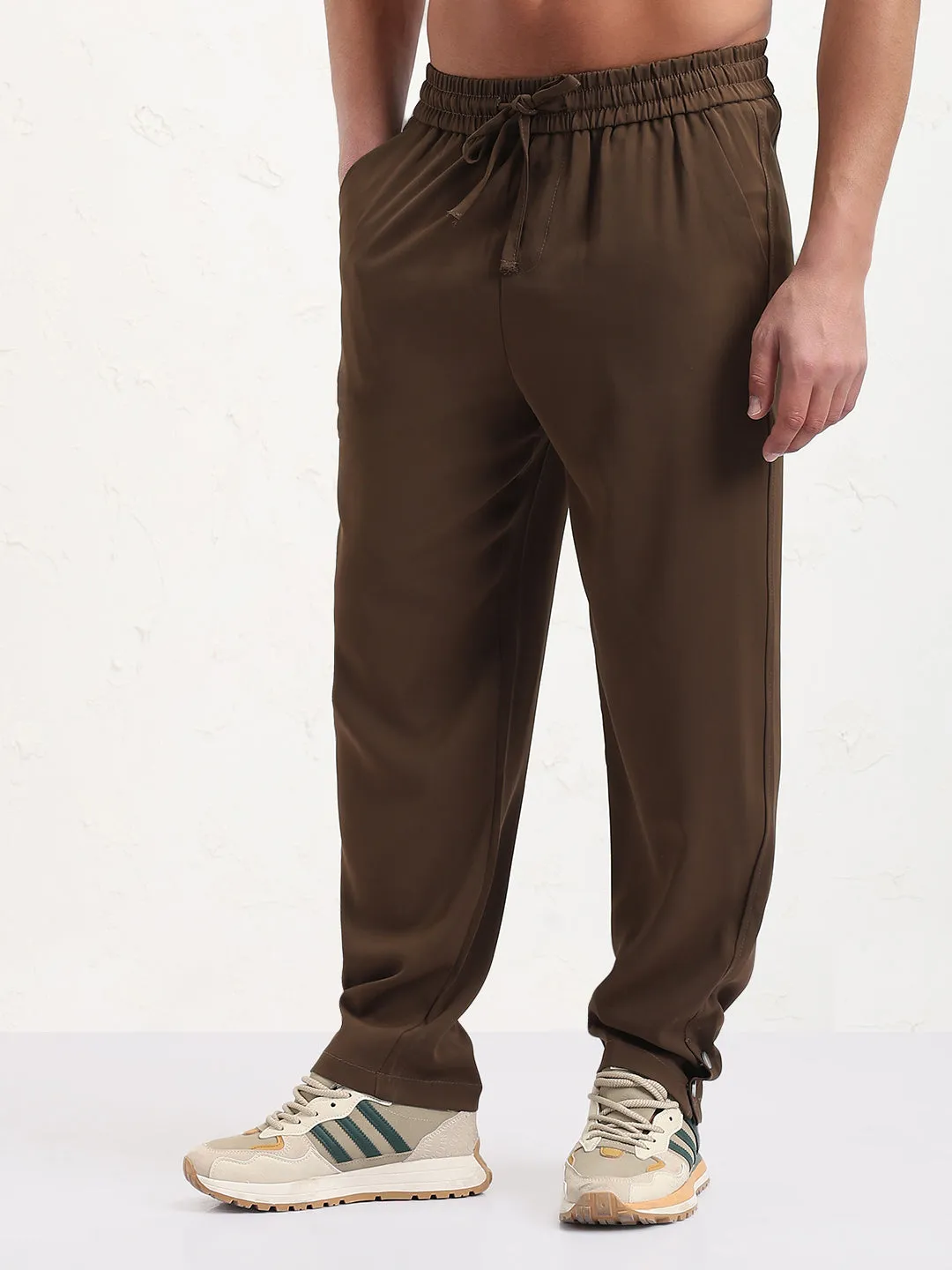 Breathable Base Comfort Layer Men's Olive Solid Tapered Fit Trousers