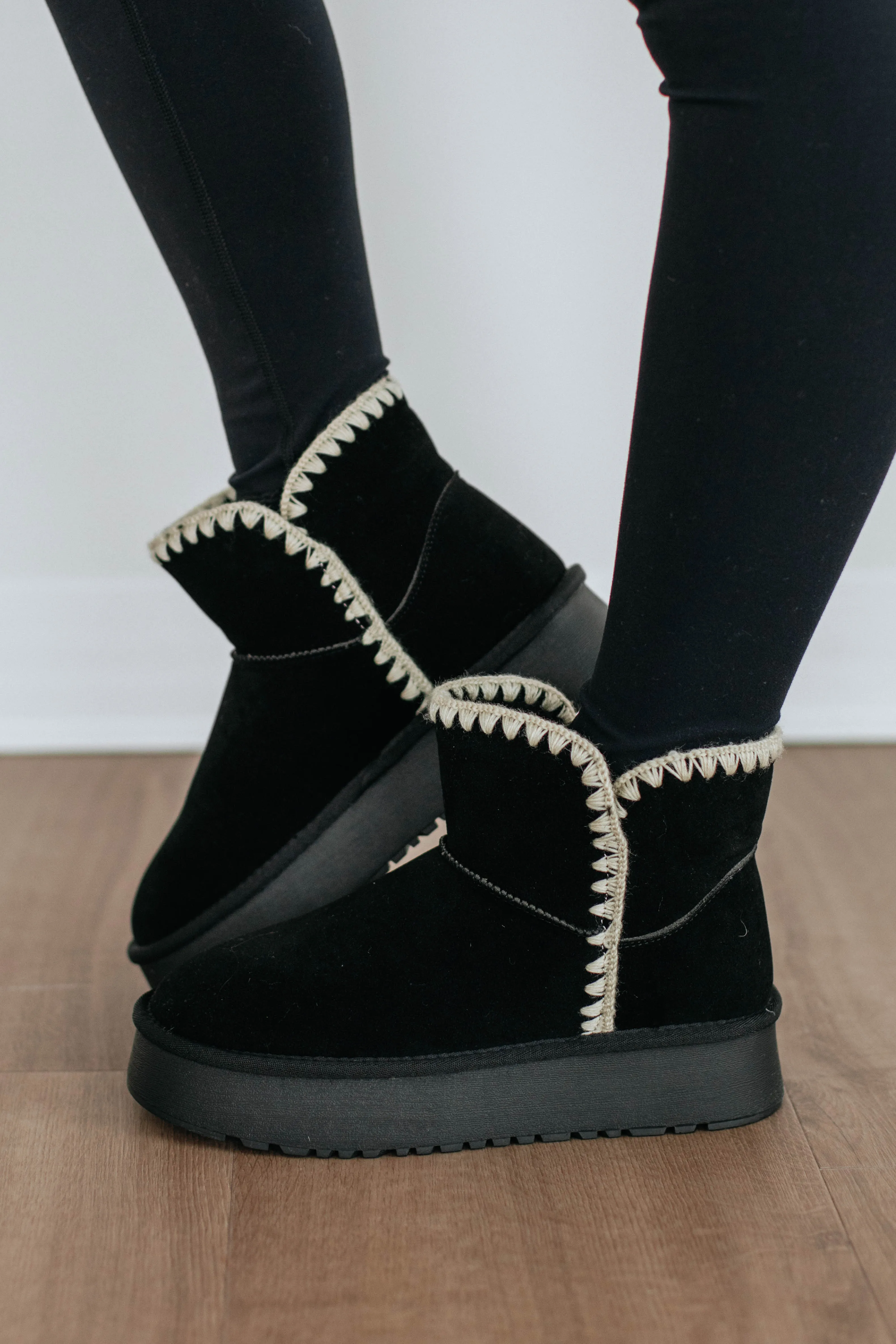 Toe Protection Flexible Fit Frequent Travelers Committed To Cozy Boots - Black