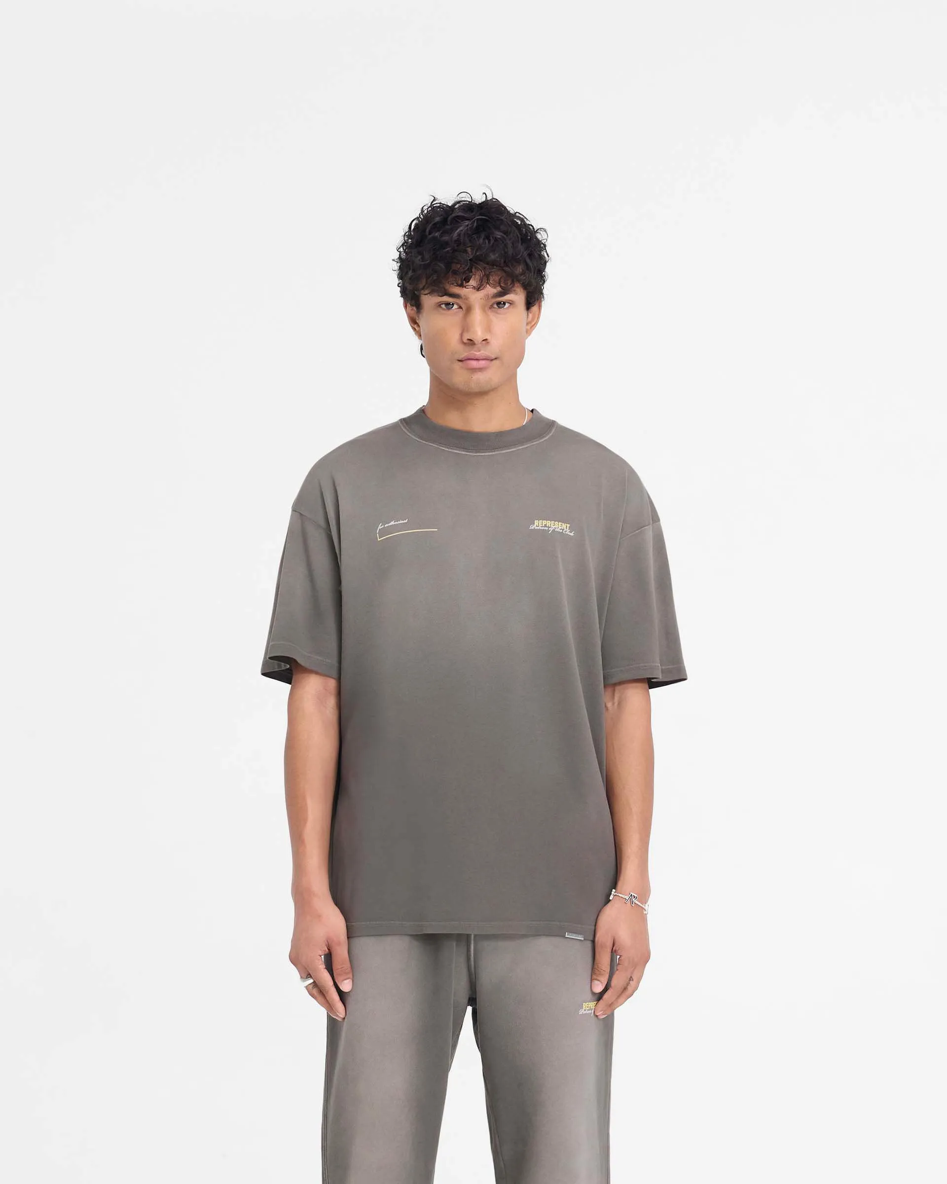 Patron Of The Club T-Shirt - Washed Olive Outdoor Trend Look short sleeved