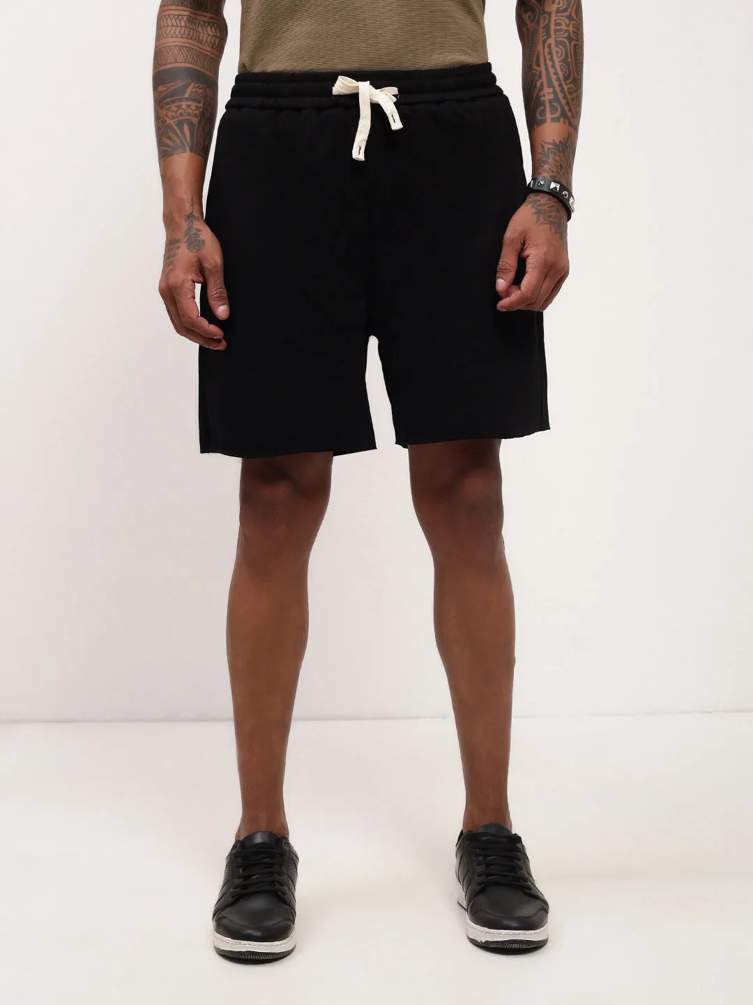 Sporty Vibe Wear campers Men's Black Solid Shorts