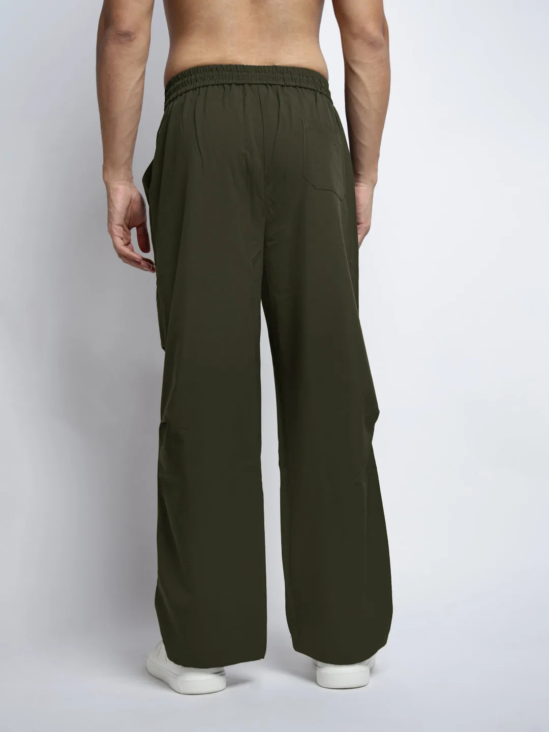 Men's Olive Loose Fit Parachute Trousers Tapered Leg Design Wrinkle Resistant Finish