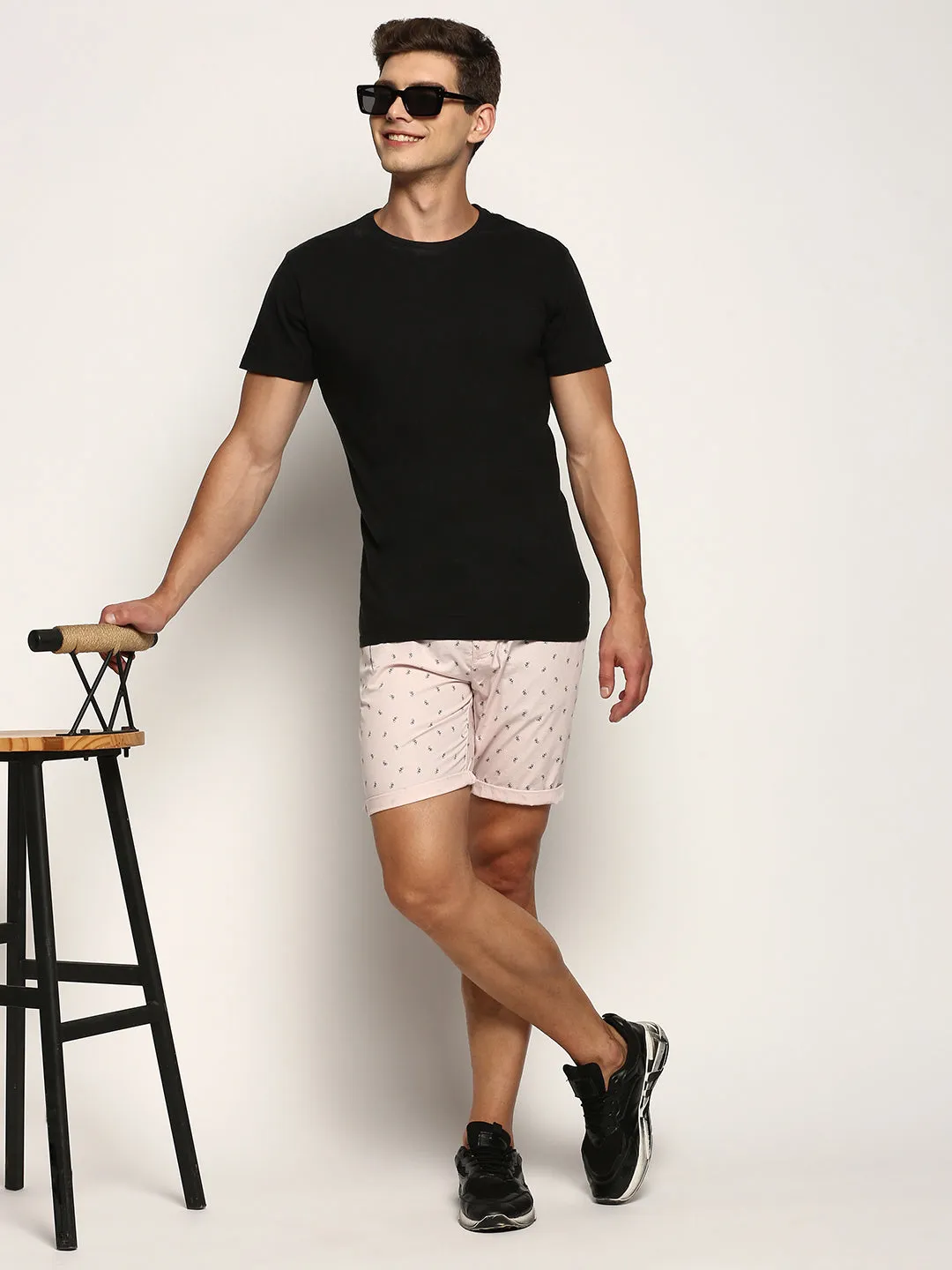 Multi Pocket Design Summer Mood Men's Pink Conversational Printed Mid-Rise Cotton Shorts