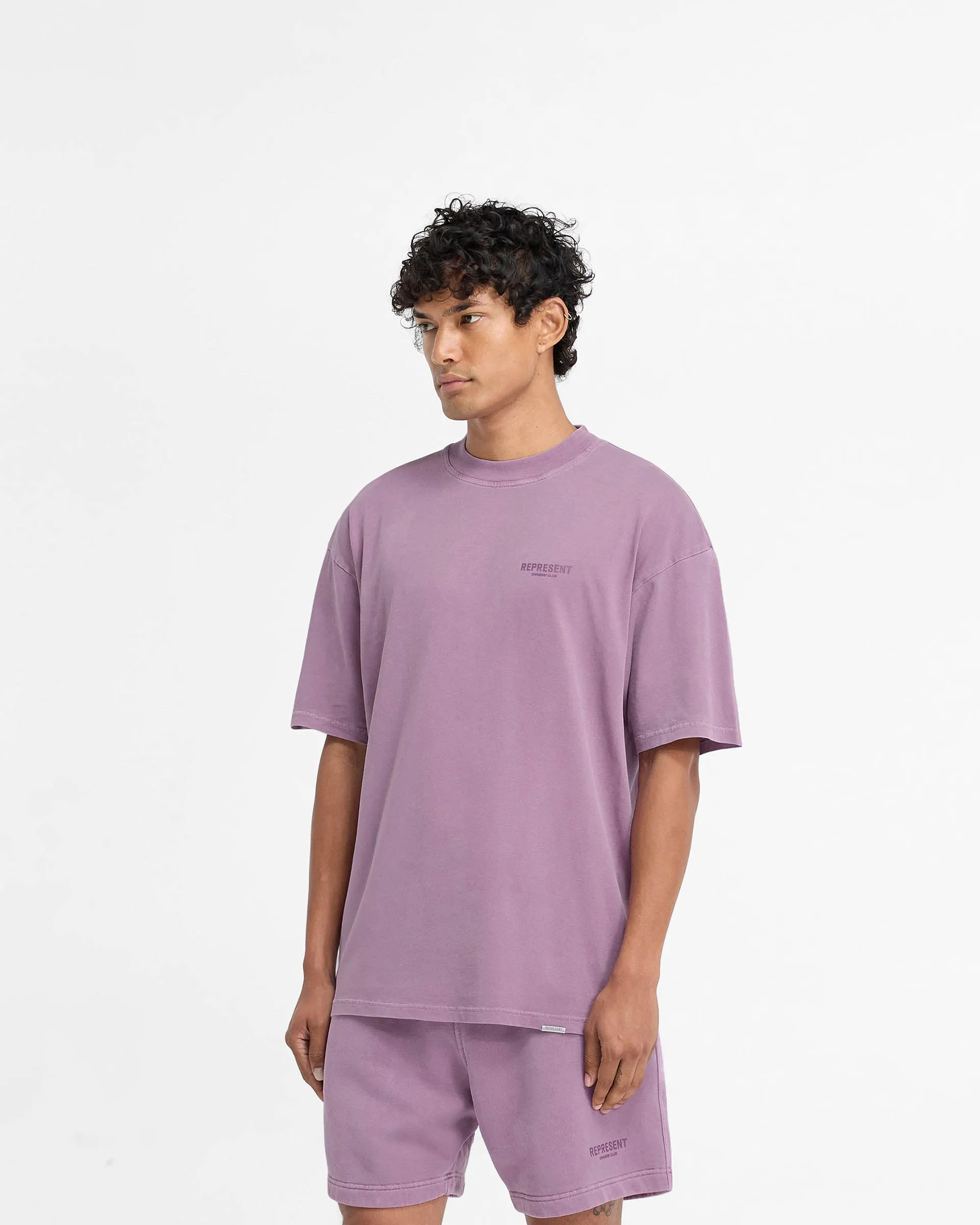 Slim fit sleekness Represent Owners Club T-Shirt - Mid Purple
