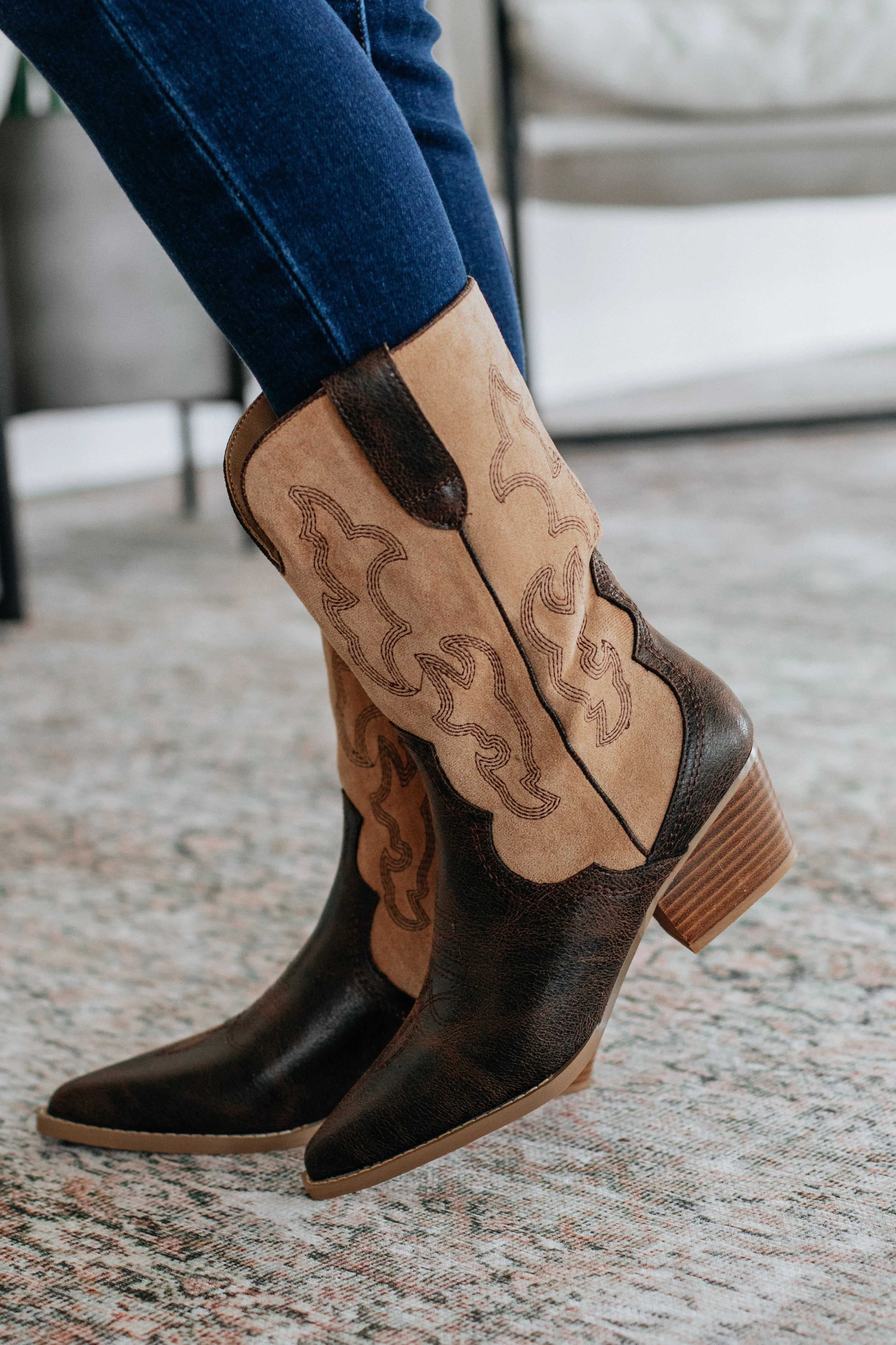 Spur Of The Moment Cowgirl Boots Lightweight Form Rainy Day Crystal Glow