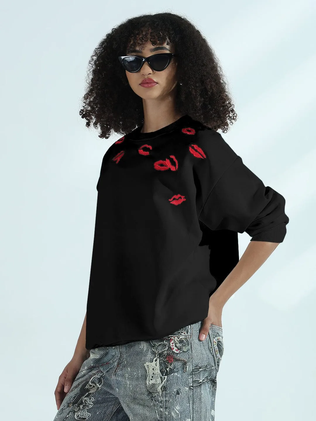 Women's Black Oversized Round Neck Sweatshirt with Kiss Marks Durable Fabric