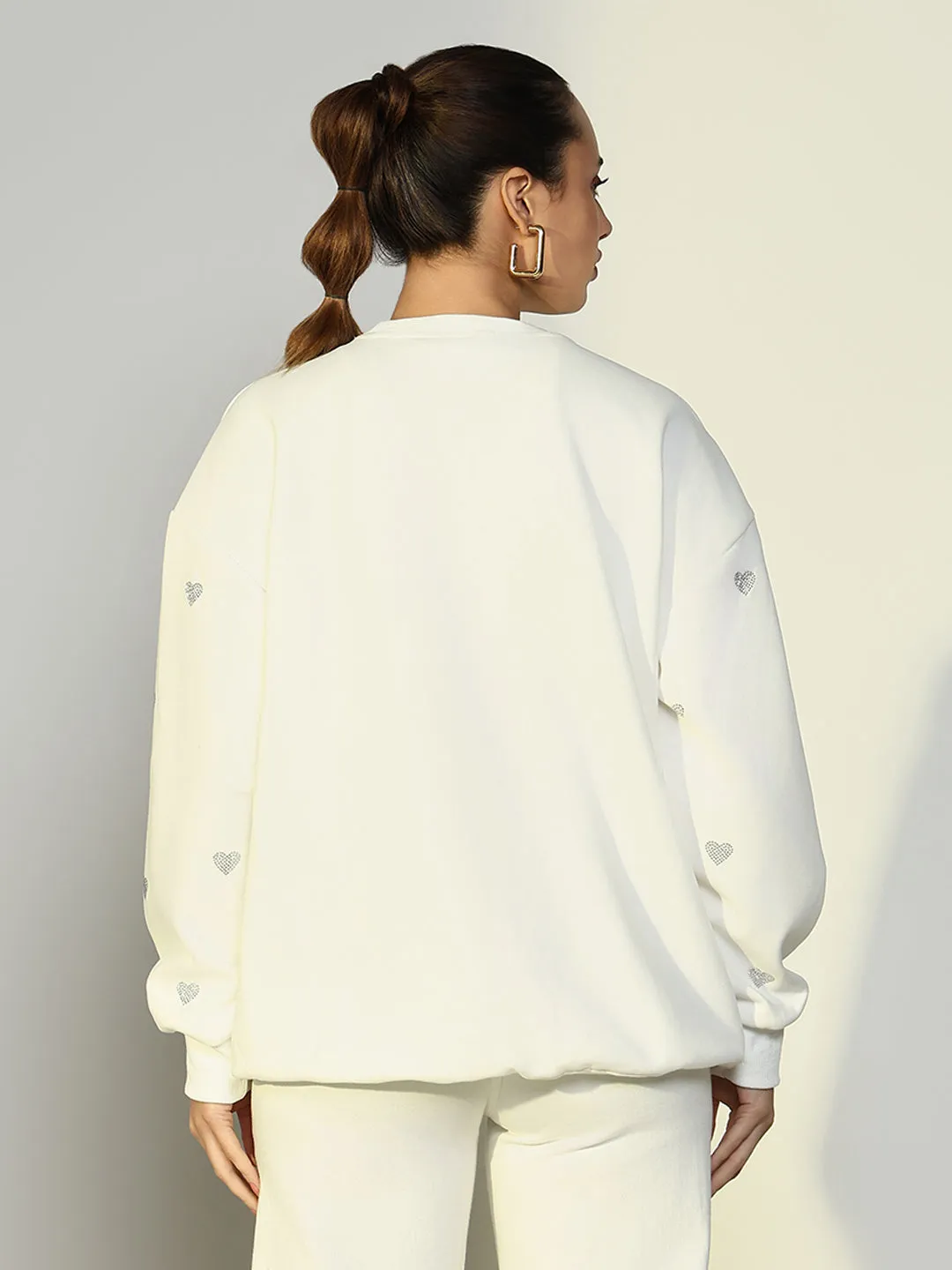 Cozy Top Street Active Women's White Oversized Sweatshirt with Small Embellished Hearts