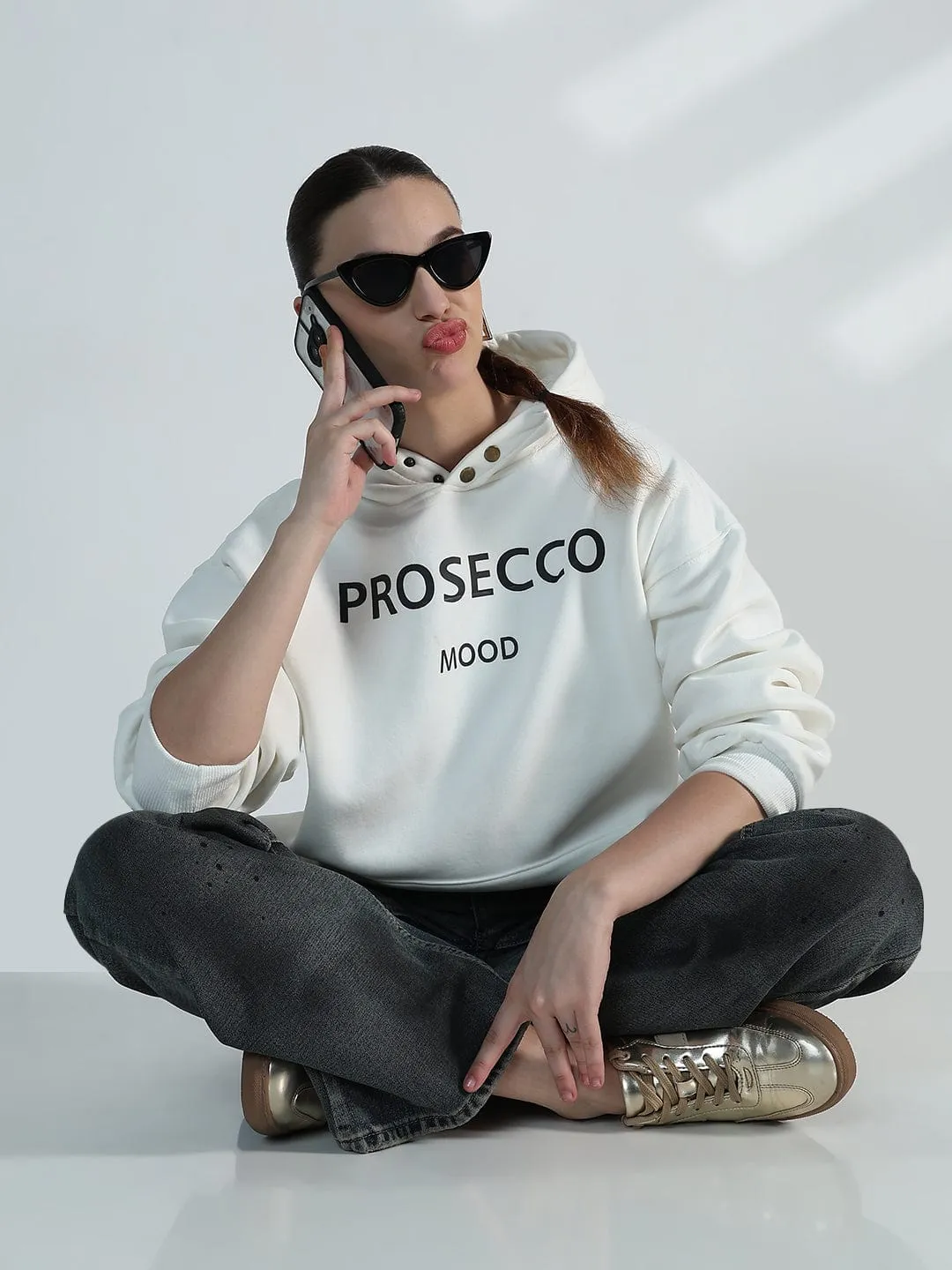 Breathable wear Mass produced Women's Typography White Oversized Hoodie