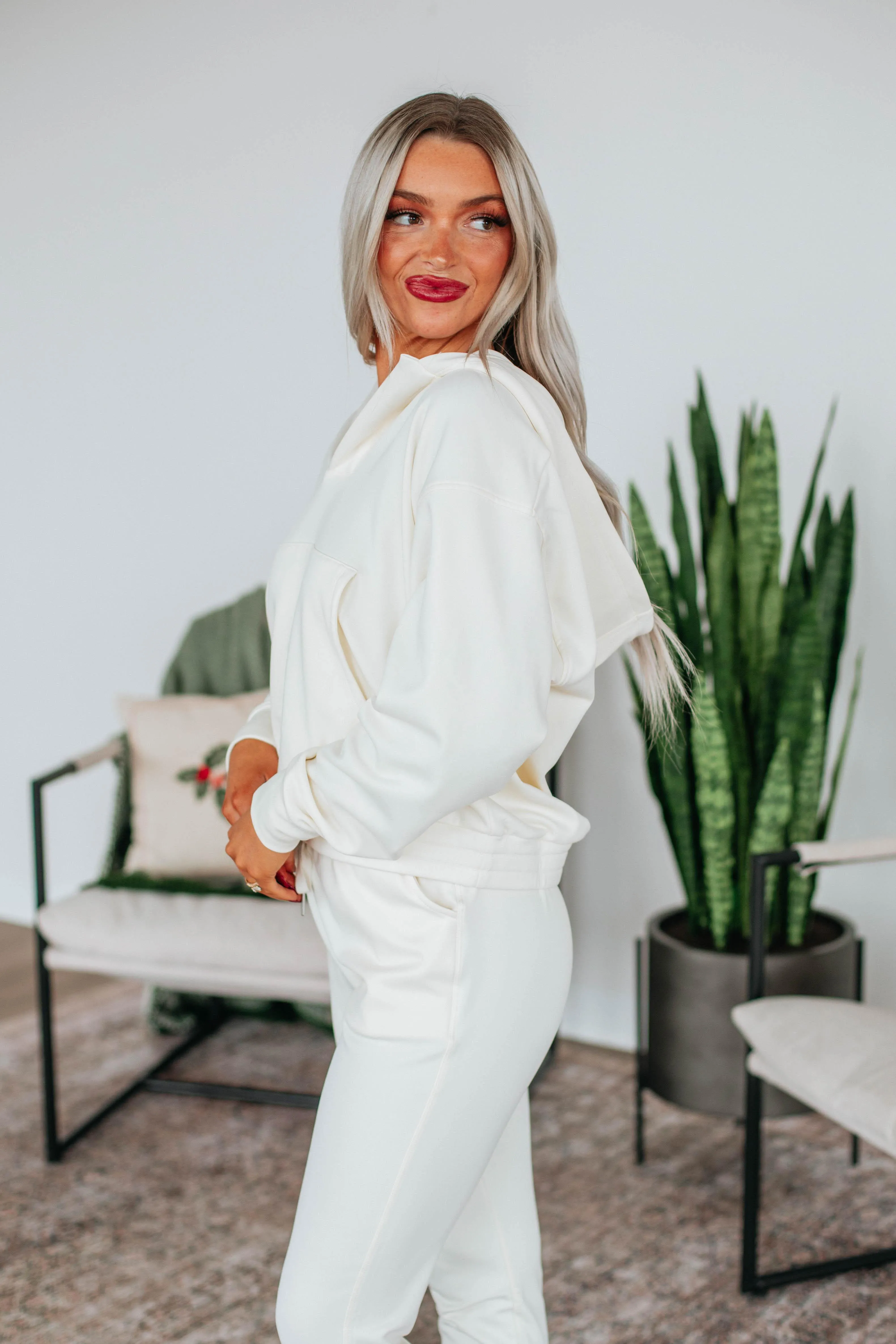 Zealand Lounge Pullover - Cream Performance Wear